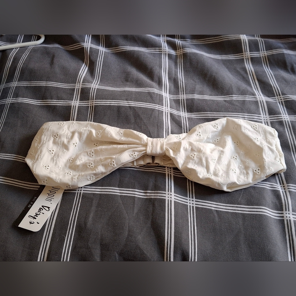 Dippin Daisy White Eyelet Size Medium Bikini Top
